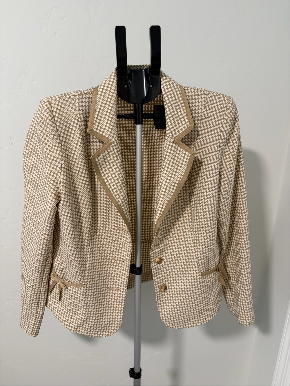 Beige Houndstooth Women's Blazer Jacket and skirt Classic Tailored Style size 10